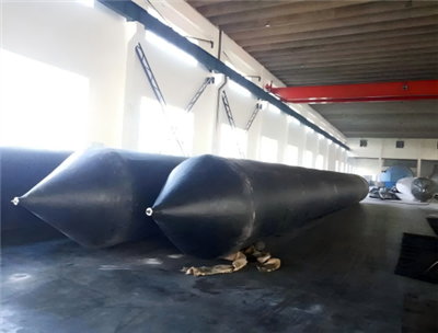 Täispuhutavad mere turvapadjad, mis käivitavad ja dokkimisel